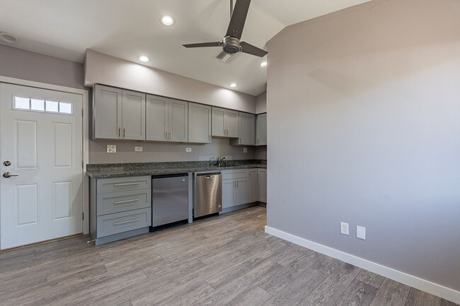 Building Photo - Spacious studio with just what you need!