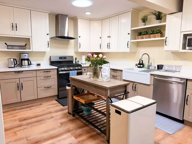 Building Photo - 16018 Windsor Dr