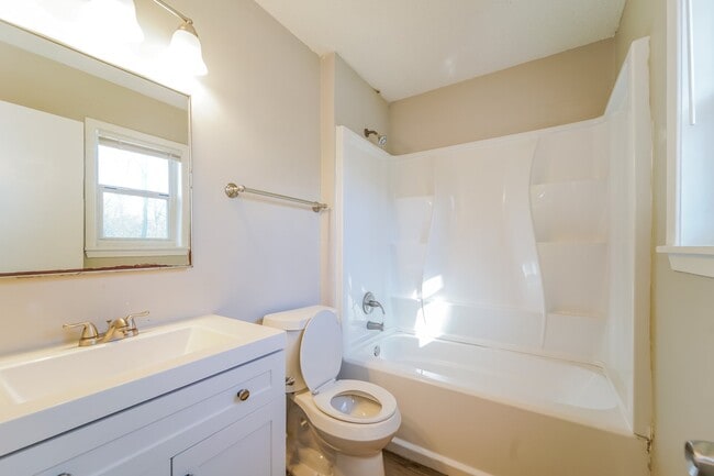 Building Photo - 2636 Revere St