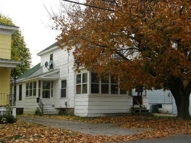 Primary Photo - 4 Bdrm Lovely Oswego Home!!