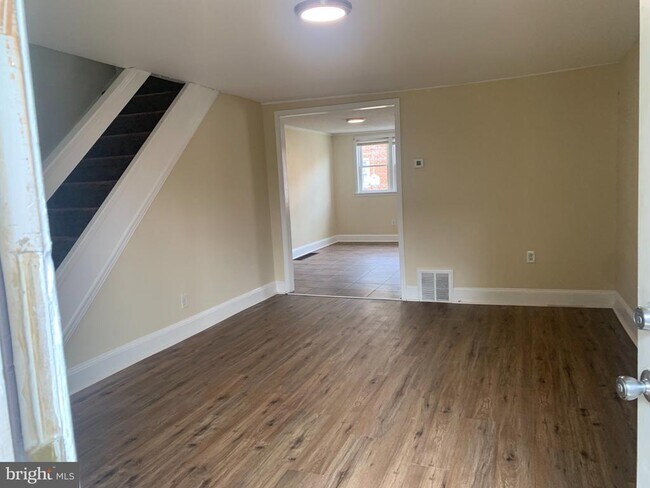 Building Photo - 1367 Edgehill Rd