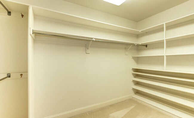 Building Photo - Lovely and Sought After Home for Rent in t...