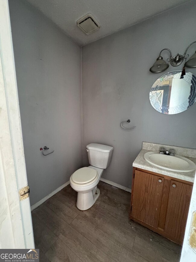 Building Photo - 1602 Pine Tree Trail