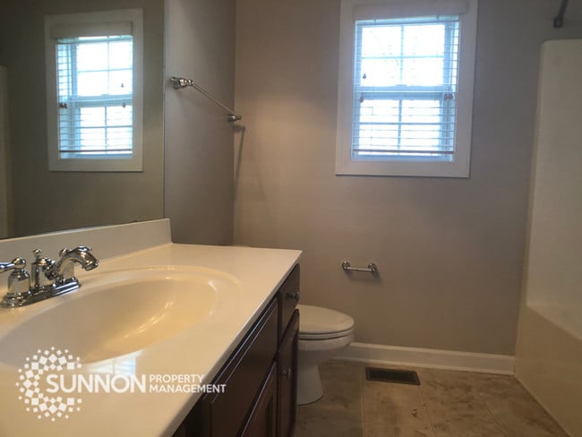 Building Photo - Gorgeous 4 BR 3 BA + Bonus in Winding Walk