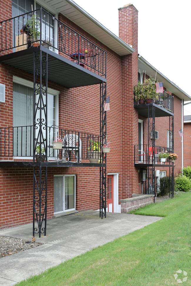 Building Photo - Royal York Garden Apartments