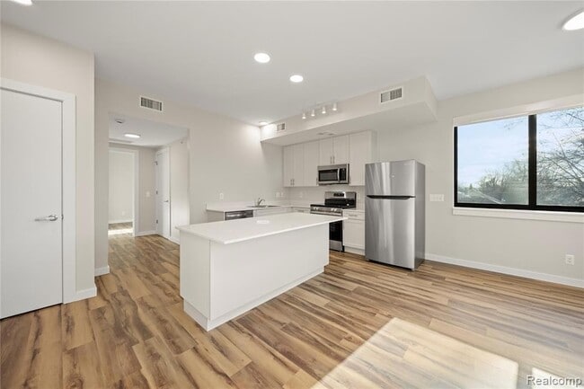 Building Photo - 16530 E Warren Ave