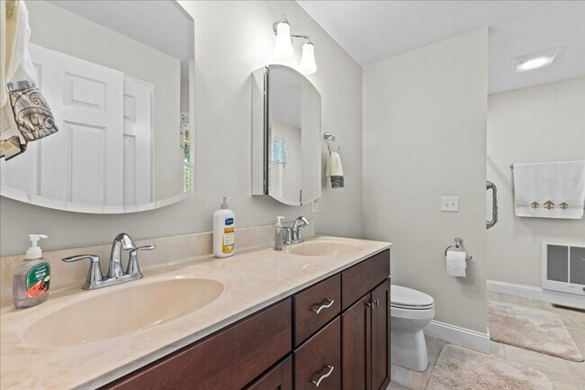 Building Photo - 3BD/2.5BA Beautiful House in Hinesburgh, VT