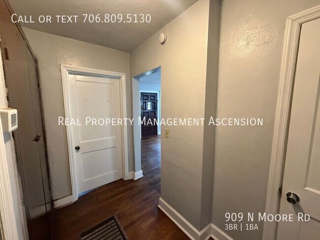Building Photo - 909 N Moore Rd