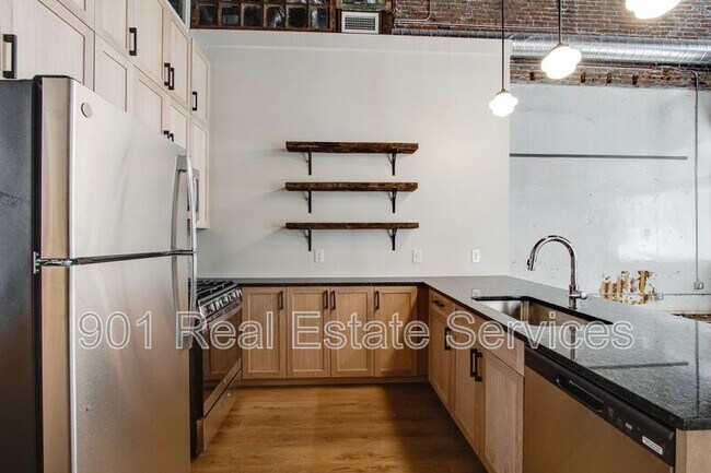 Building Photo - 124 Monroe Ave