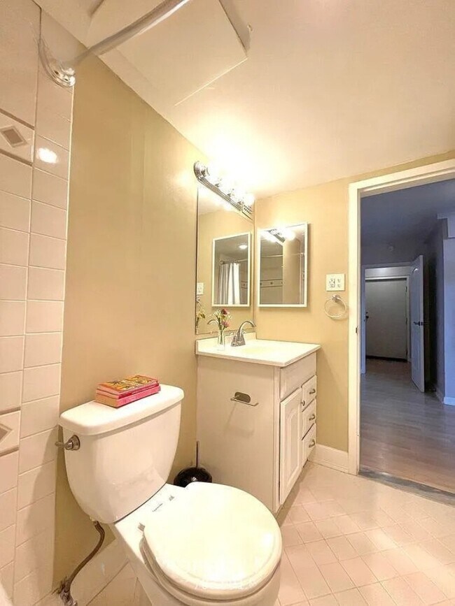 Building Photo - 301 N Beauregard St