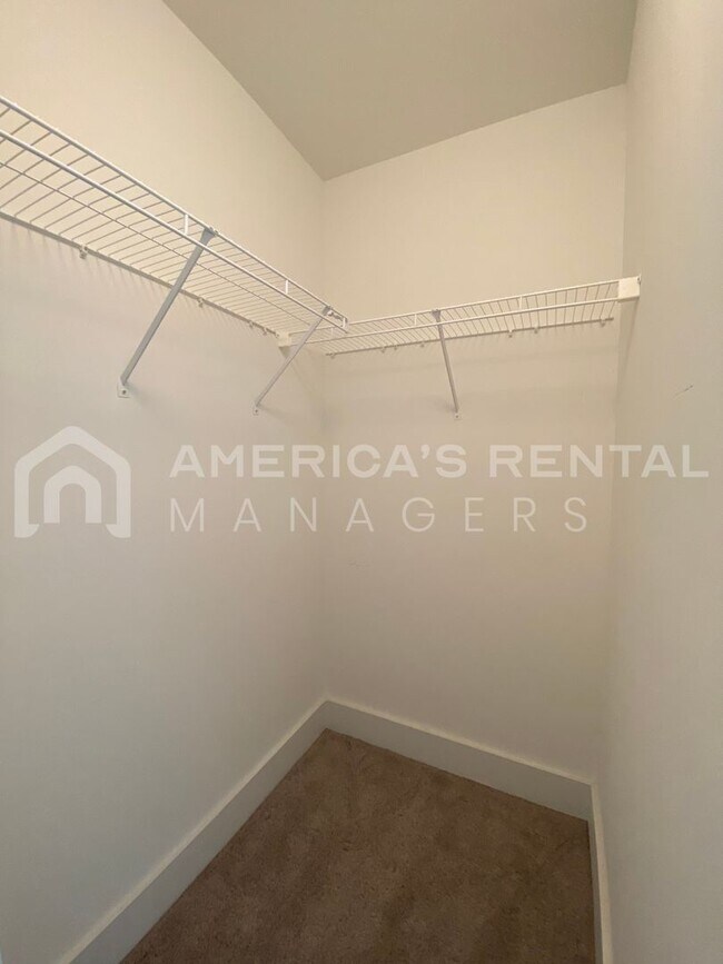 Building Photo - Large Townhome for Rent in Gardendale... Available to View Now!