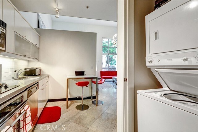 Building Photo - 350 W Ash St