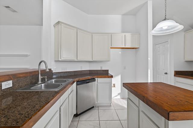 Building Photo - 3807 Farmington Dr