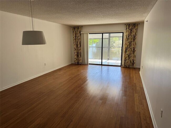 Building Photo - 2334 S Cypress Bend Dr