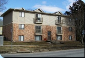 Primary Photo - 132 N Dodge St
