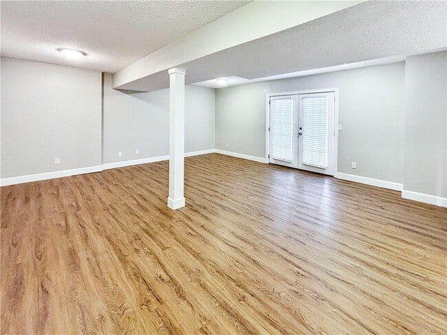 Building Photo - 1543 Hillhaven Dr