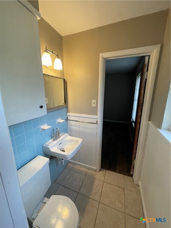 Building Photo - 4705 Dahlia Ln