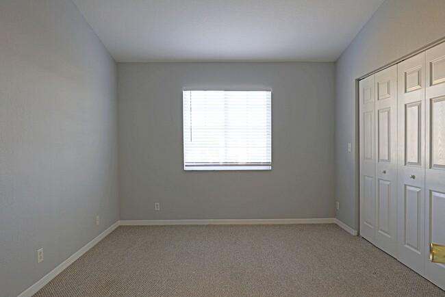 Building Photo - Cypress Landing 10033