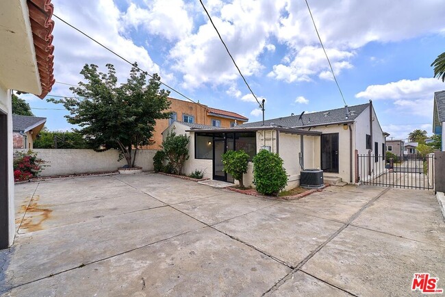 Building Photo - 1120 S Plymouth Blvd