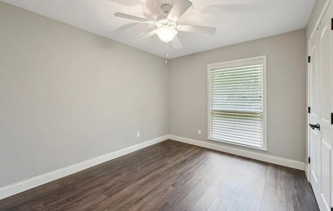 Building Photo - 1385 Fenwick Cir