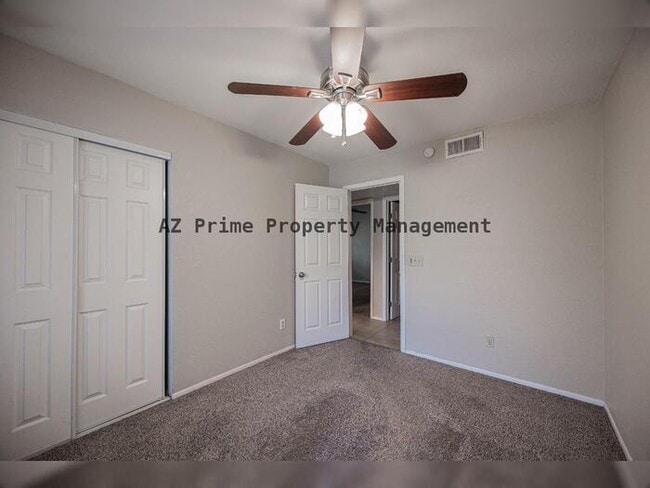 Building Photo - 2127 E 10th St