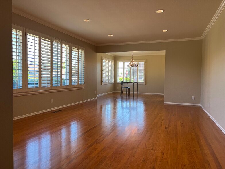 Building Photo - 1159 Runnymede Dr