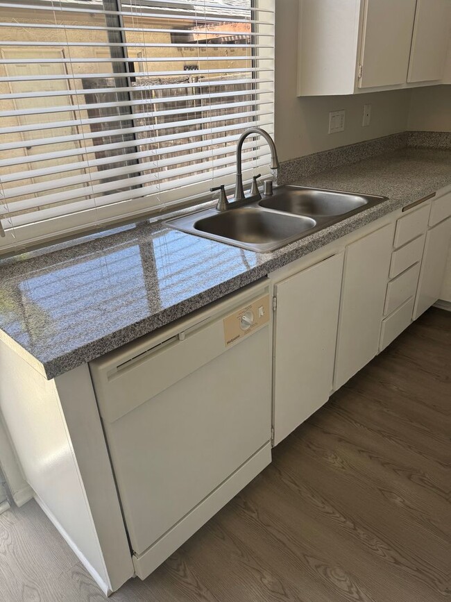 Building Photo - COMING SOON! 3 Bed + 1.5 Bath Townhouse
