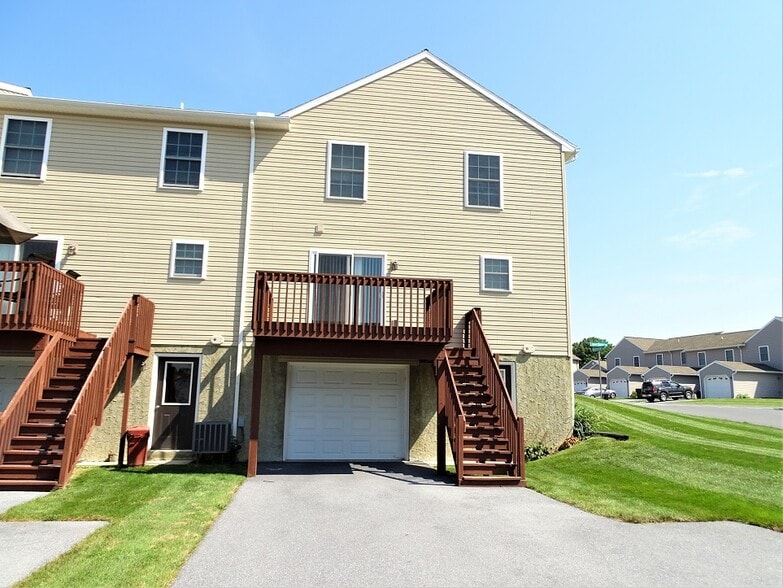 Building Photo - 256 Limestone Dr