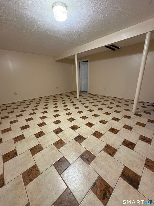 Building Photo - 273 Queen St