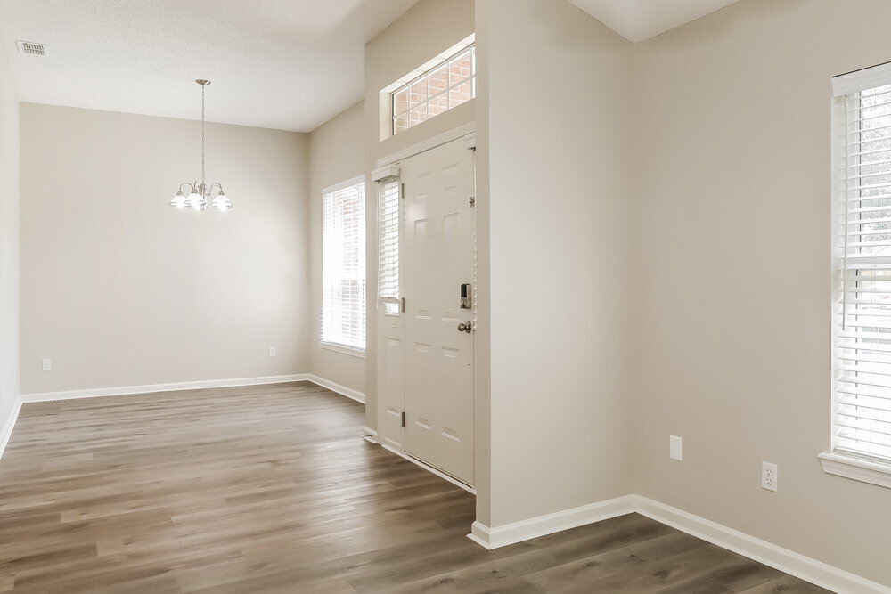 Building Photo - 2995 Thorncrest Dr