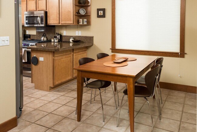 Building Photo - Charming Westside 2 Bed + Office | Trails, River Access & Minutes to Old Mill