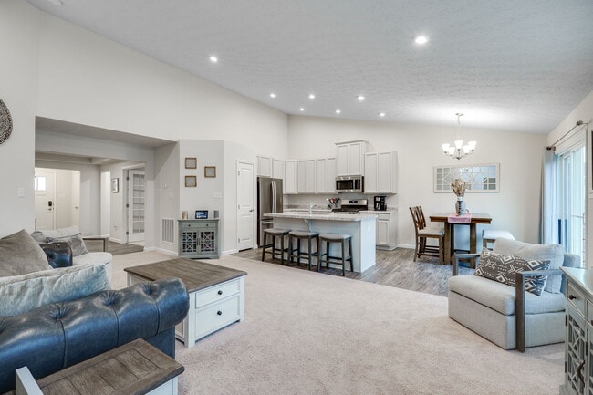 Building Photo - 194 Cresting Rd