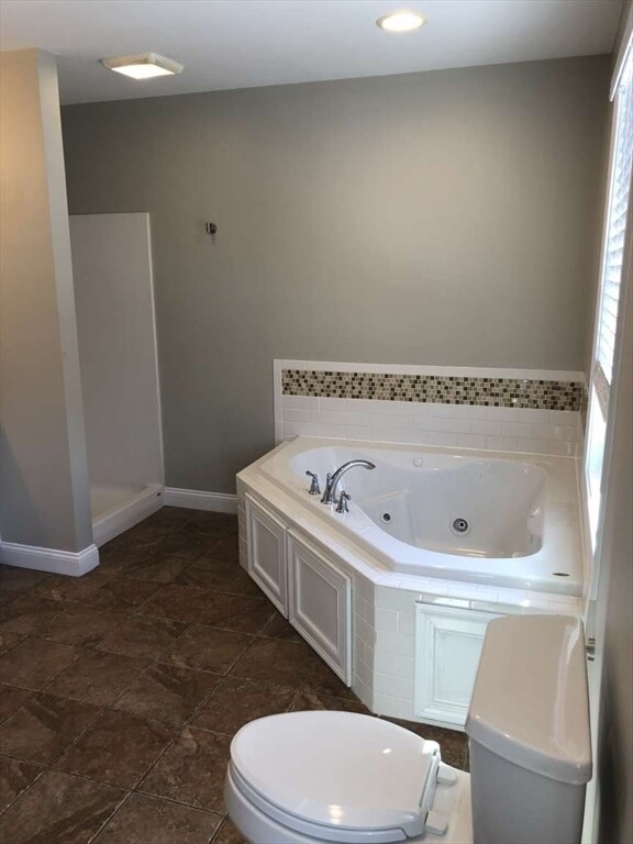 Building Photo - 22 Valley Forge Cir