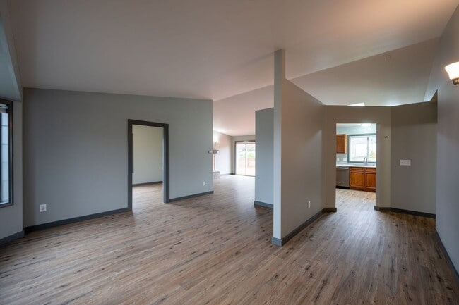 Building Photo - 3 Bedroom, 2 Bath Home in Ferndale