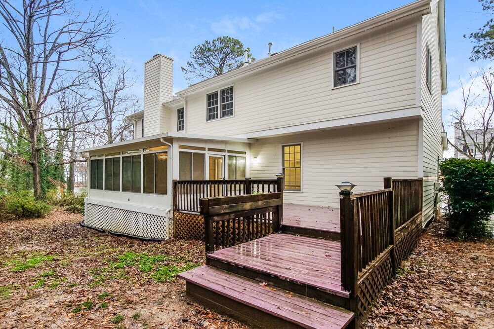 Building Photo - 813 Hanska Way