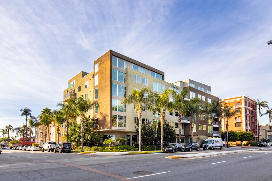 Building - 3100 6th Ave