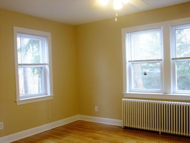 Building Photo - 8405 Greenwood Ave