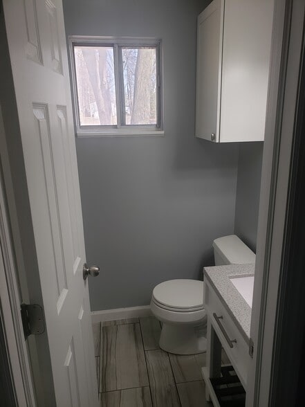 Bathroom - 3842 Oak Valley Ave SW