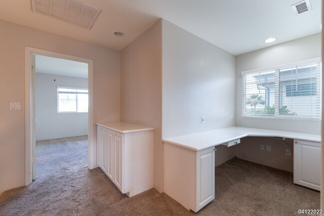 Building Photo - PRIME CORNER UNIT WITH CENTRAL AC!!! 3BR, 2.5BA WITH 2-CAR GARAGE