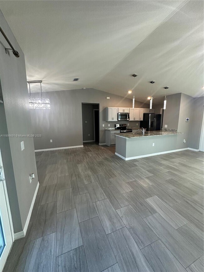 Building Photo - 7003 Burma Cir