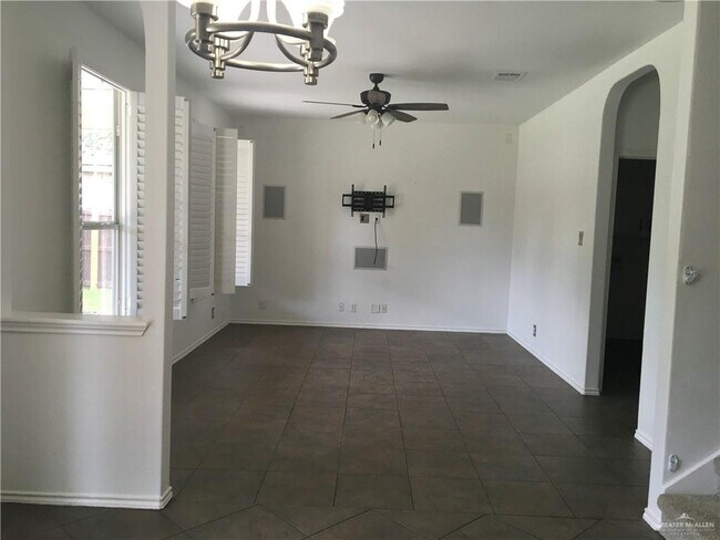 Building Photo - 3618 Wolf Dr