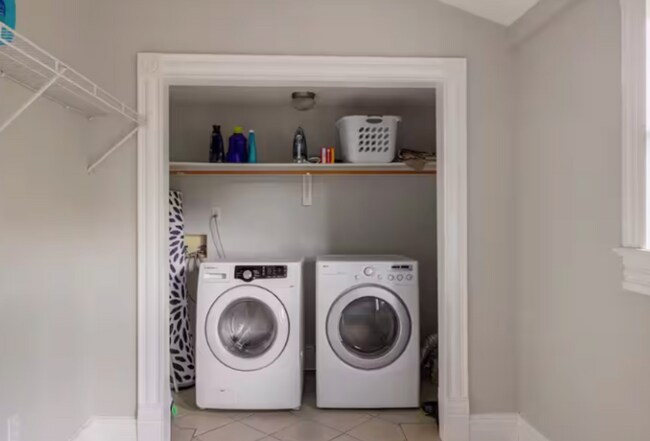 Building Photo - Beautiful Furnished 3 Bedroom Shelby Ave Home in East Nashville