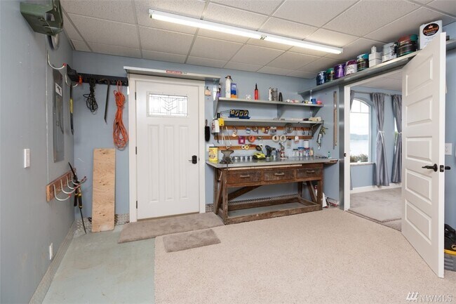 Building Photo - Amazing Dash Point Beach Front Home!