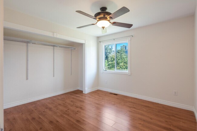 Building Photo - 512 Bluerock Dr