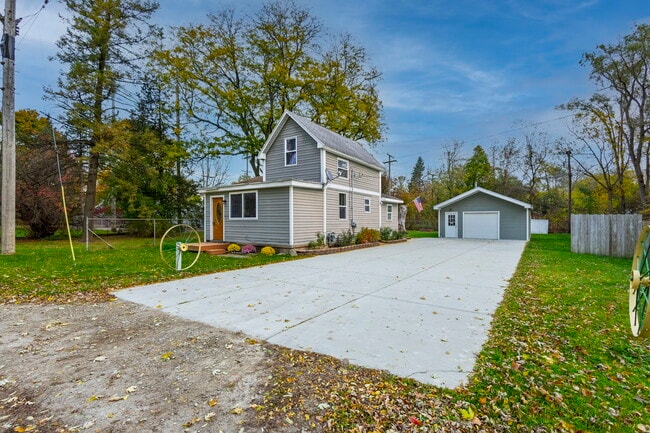 Building Photo - 9156 Elizabeth St