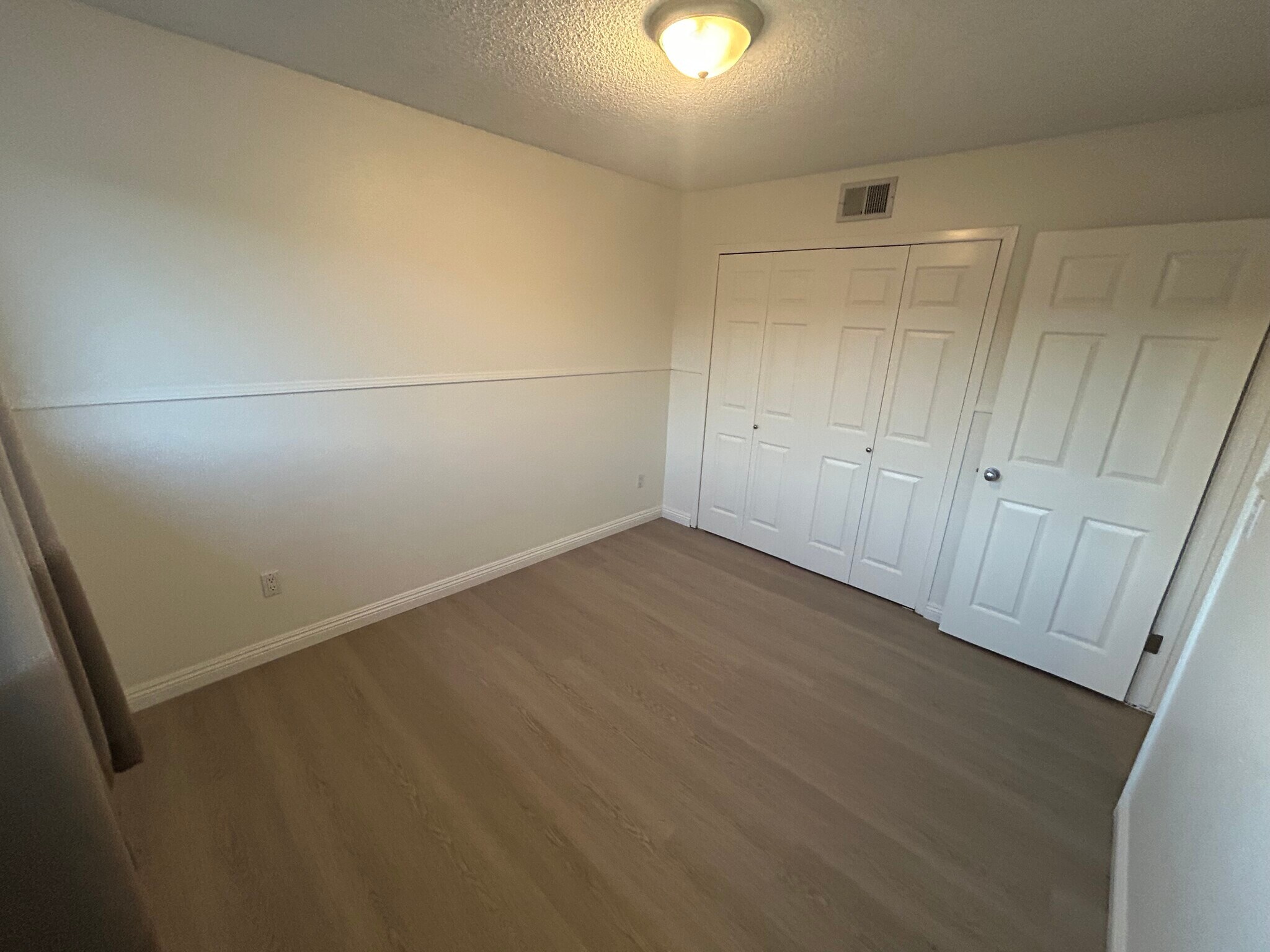 Building Photo - 205 Violet Ave