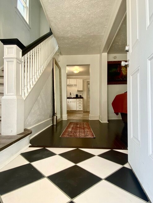 Building Photo - 120 Lathrop St