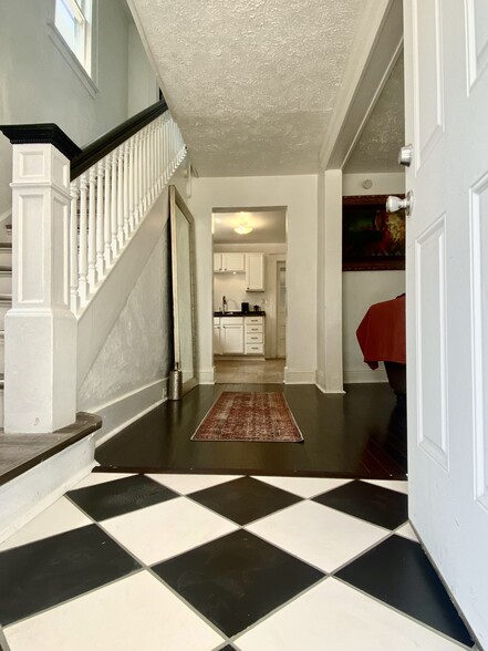 Entry - 120 Lathrop St