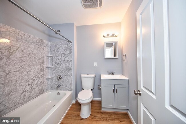 Building Photo - 655 Bourbon St