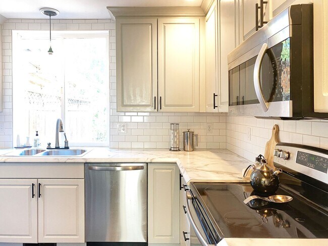 Building Photo - Fabulous Sabbatical Furnished Home